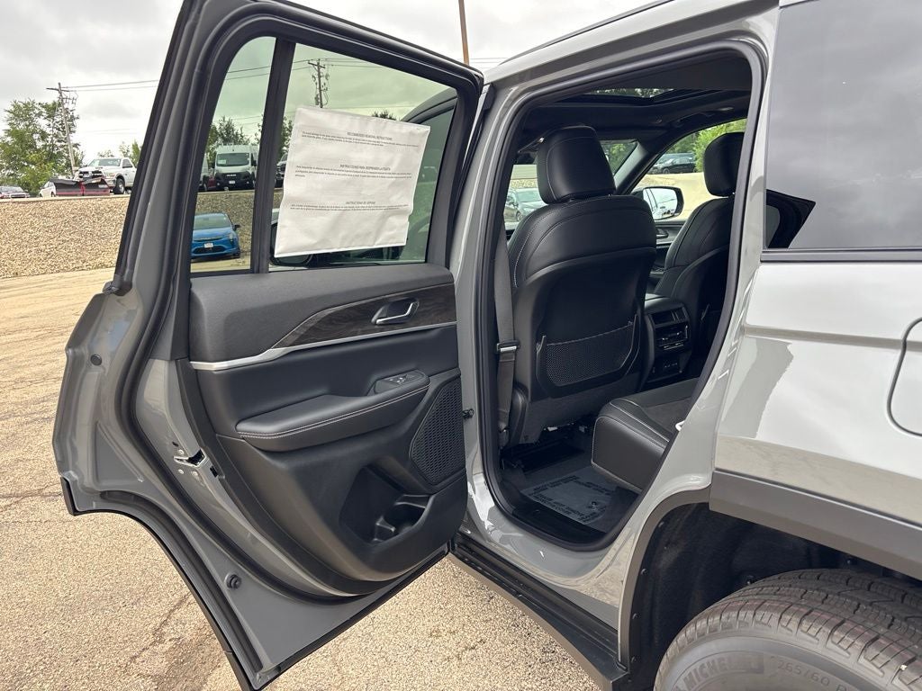 2027 Jeep Grand Cherokee Altitude
