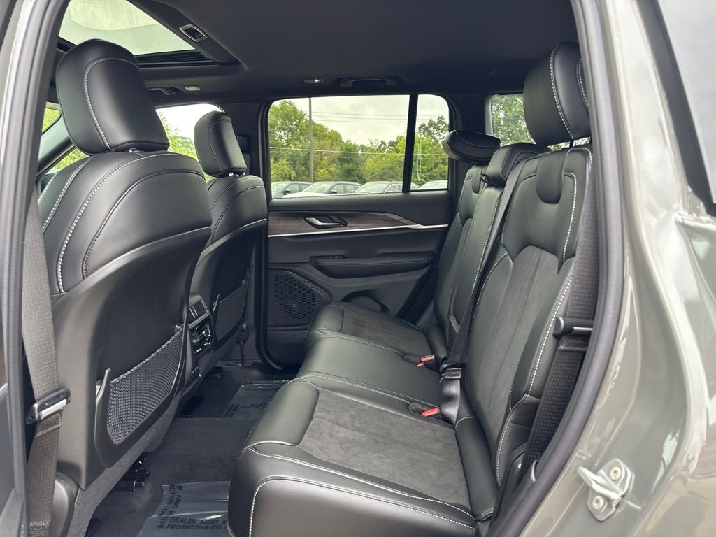 2027 Jeep Grand Cherokee Altitude