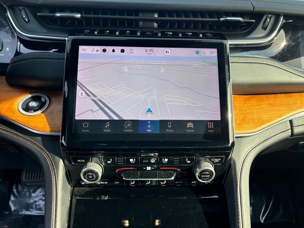2022 Jeep Grand Cherokee Summit