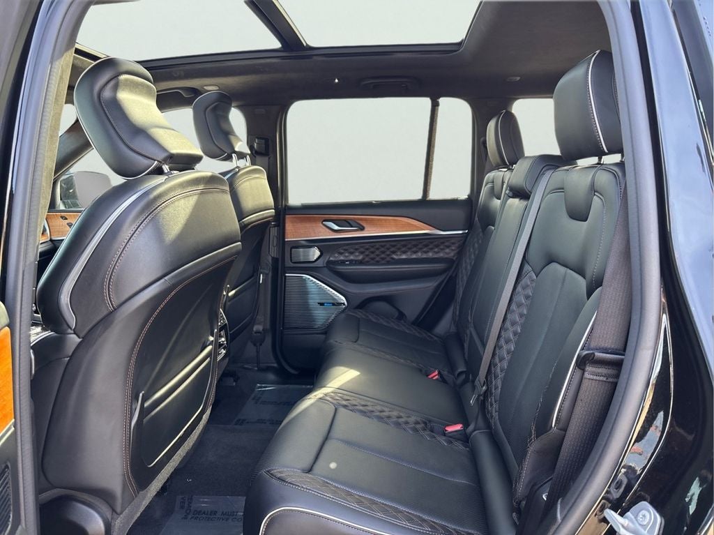 2022 Jeep Grand Cherokee Summit