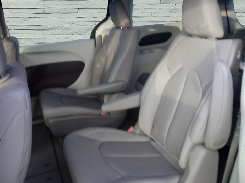 2020 Chrysler Voyager LX
