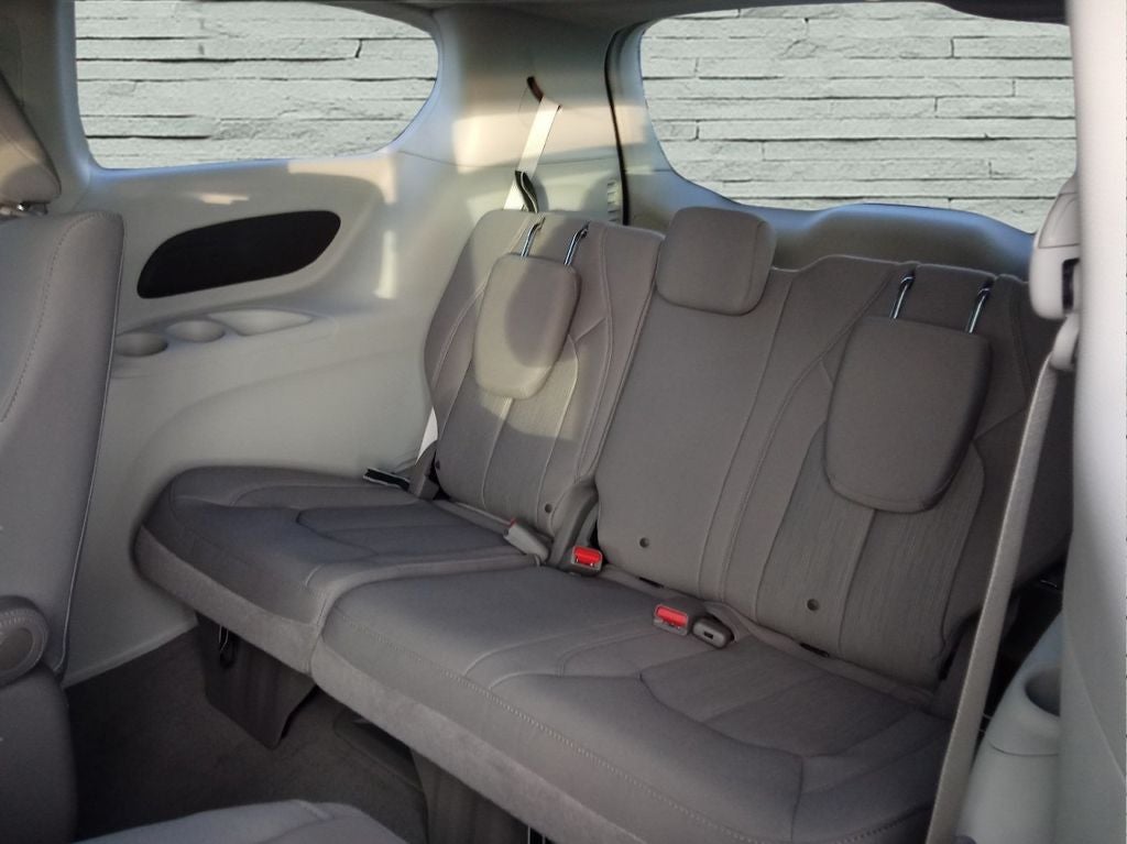 2020 Chrysler Voyager LX