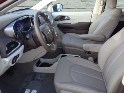 2020 Chrysler Voyager LX