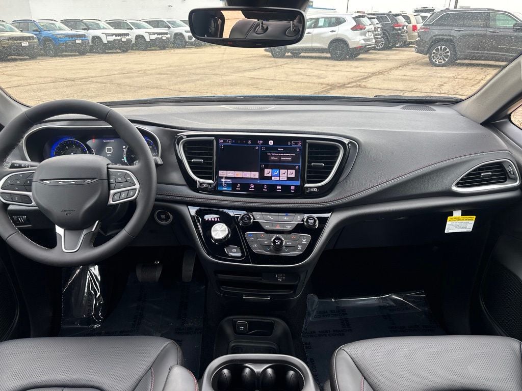 2027 Chrysler Pacifica Select
