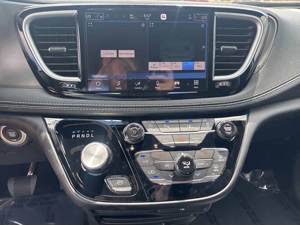 2027 Chrysler Pacifica Select