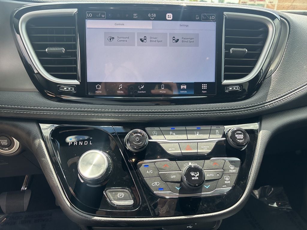 2027 Chrysler Pacifica Select