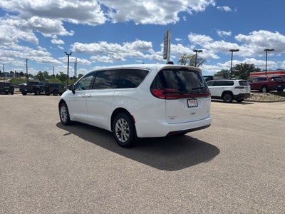2027 Chrysler Pacifica Select