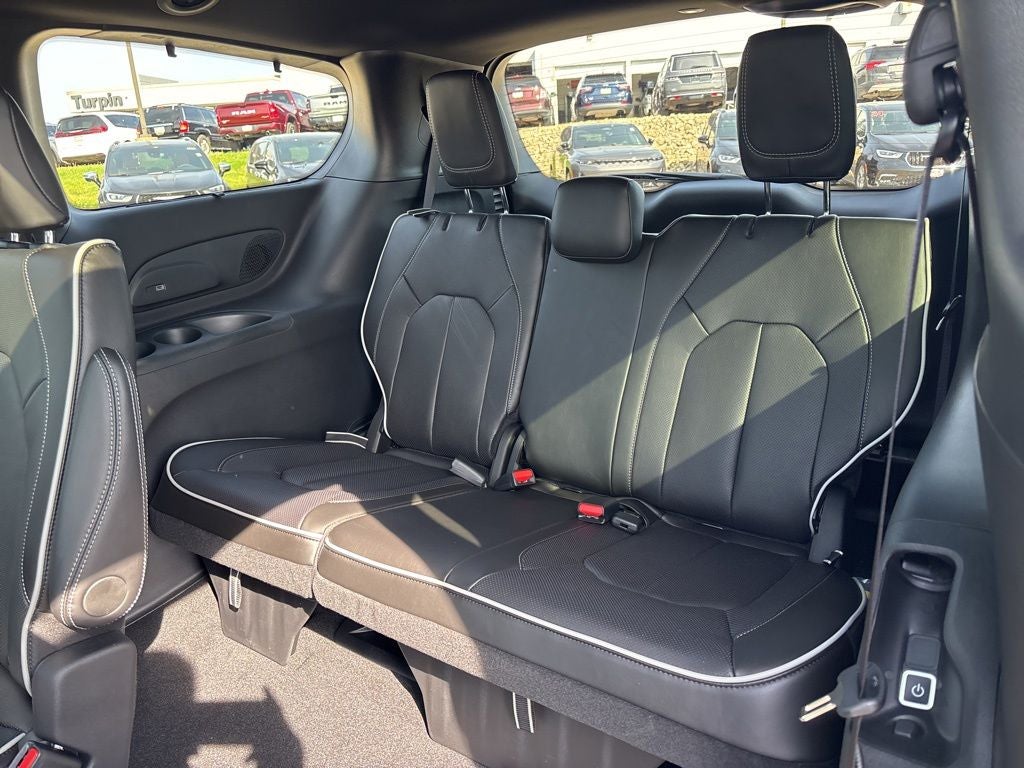 2027 Chrysler Pacifica Limited