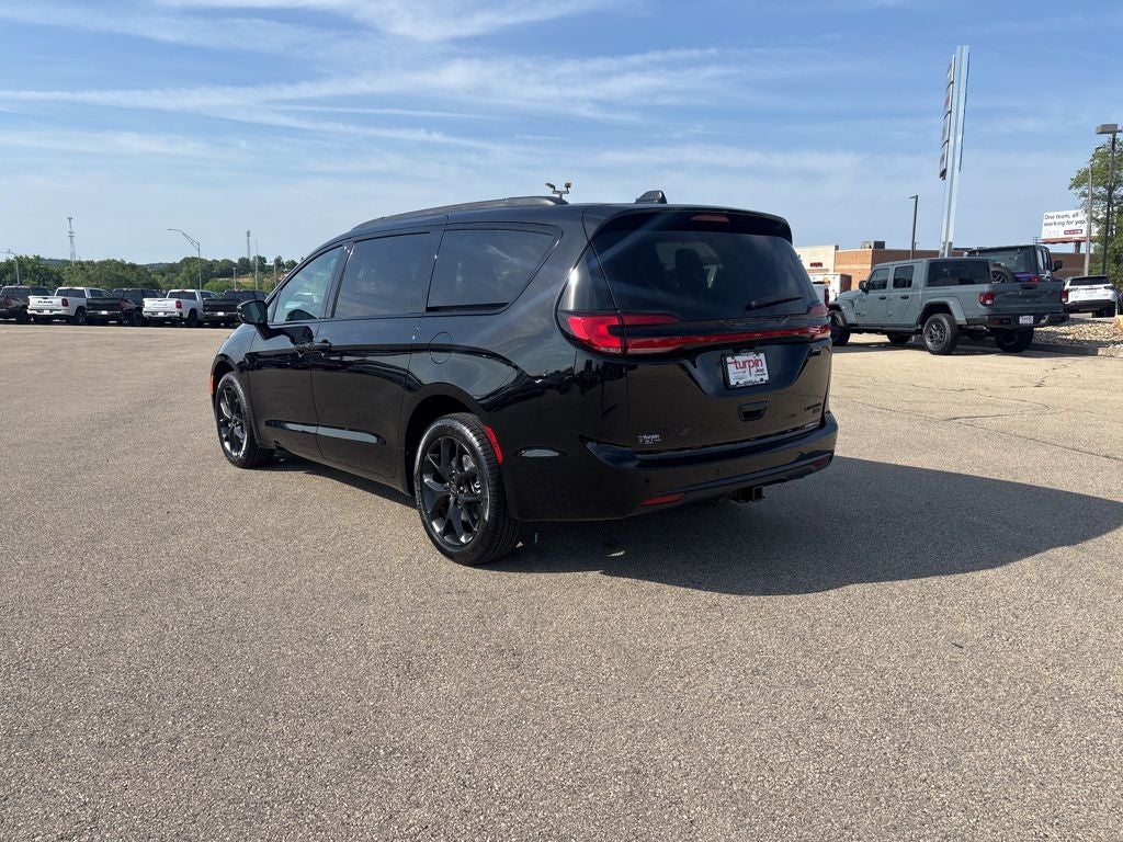 2027 Chrysler Pacifica Limited