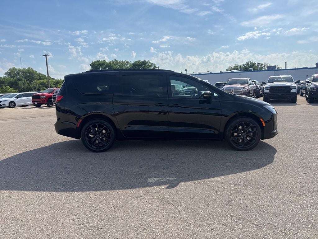 2027 Chrysler Pacifica Limited