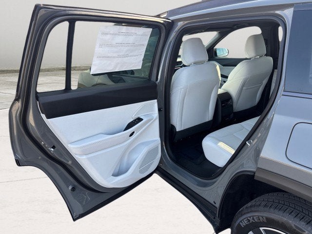 2026 Jeep Cherokee Laredo