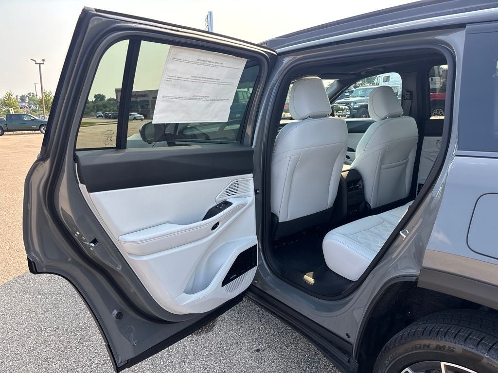 2026 Jeep Cherokee Overland